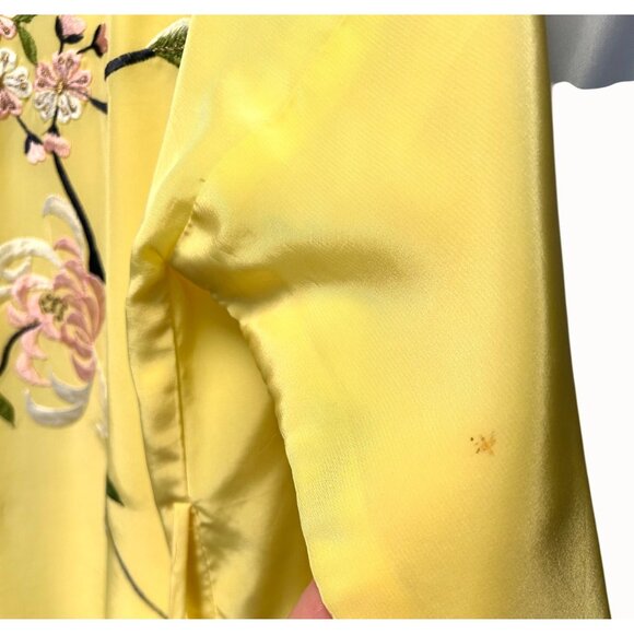 GORGEOUS VINTAGE BRIGHT YELLOW FLORAL EMBROIDERED KIMONO ROBE W/ BELT FROM JAPAN - Picture 6 of 8